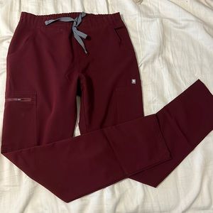 Figs burgundy yola skinny scrub pant size XS